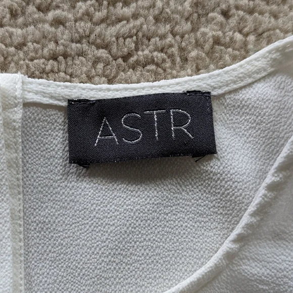 Astr Nordstrom Ivory Top with Floral Lace Bottom Size L - Picture 4 of 11